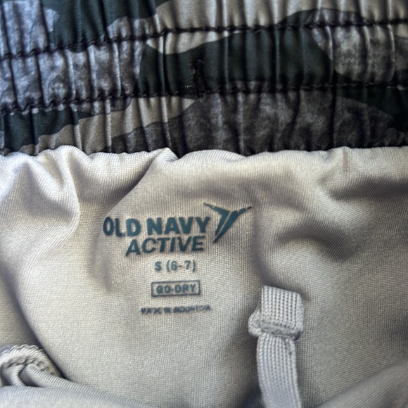 Old navy active  camouflage shorts - Picture 6 of 9